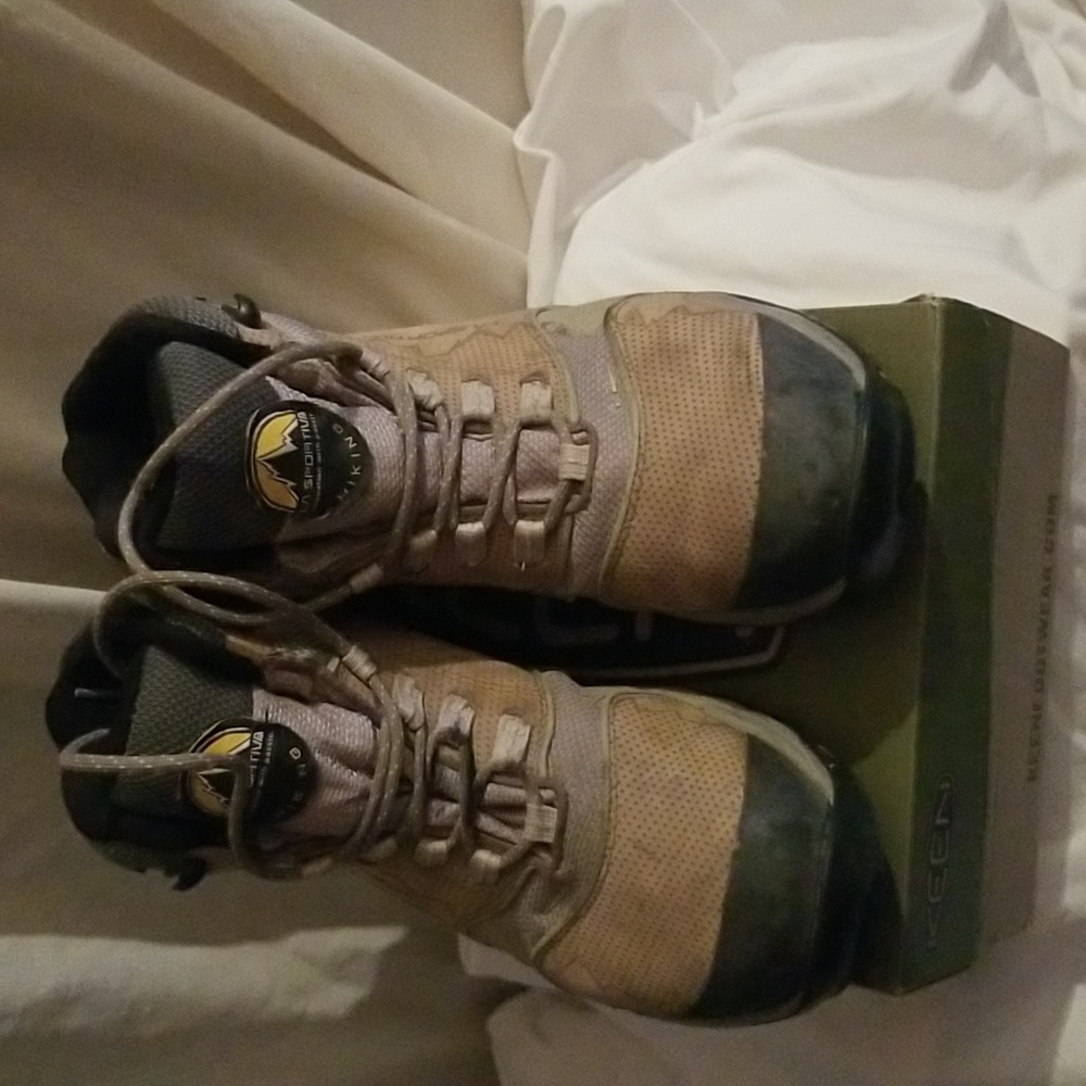LA SPORTIVE HIKING BOOTS WOMENS SIZE 8.5